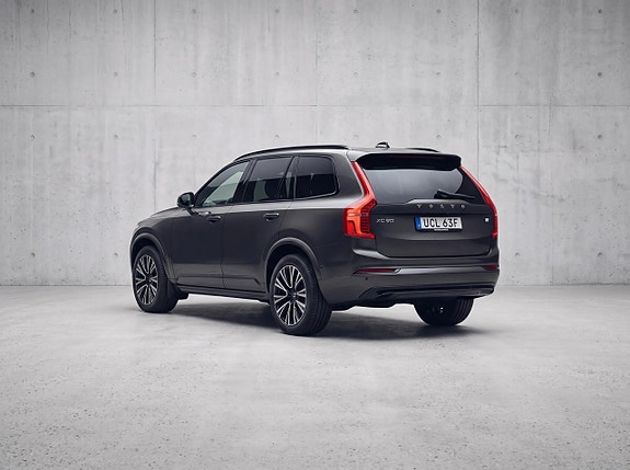 Volvo XC90 3 of 5