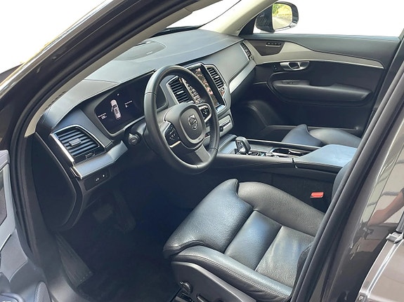 Volvo XC90 10 of 18