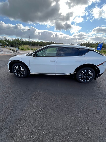 Kia EV6 2 of 5