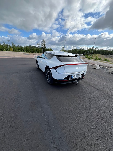 Kia EV6 4 of 5