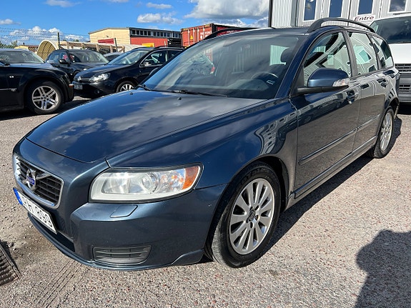 Volvo V50 3 of 5