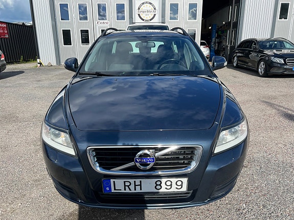 Volvo V50 2 of 5