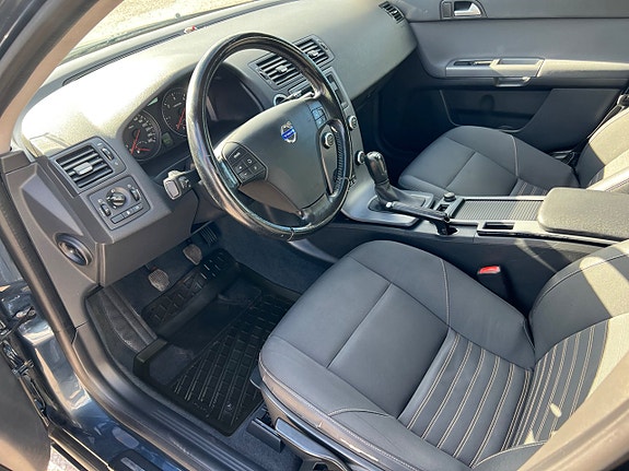 Volvo V50 4 of 5