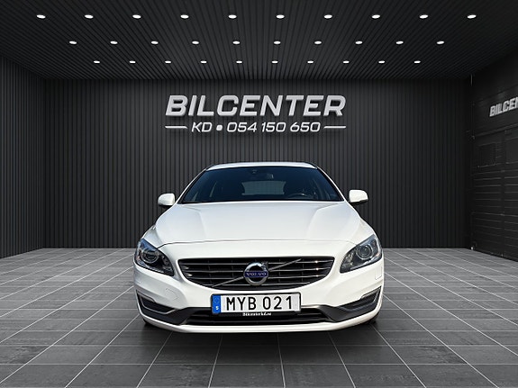 Volvo V60 2 of 5