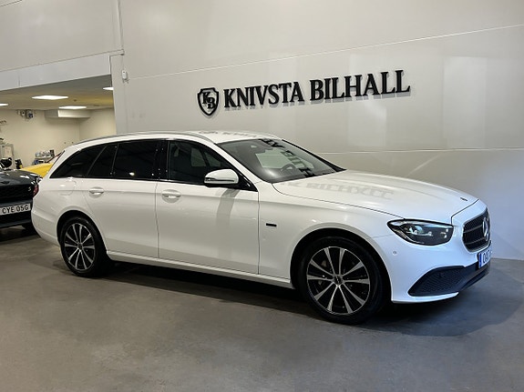 Mercedes-Benz E300 3 of 5
