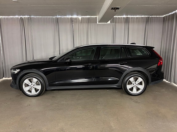 Volvo V60 Cross Country 4 of 5
