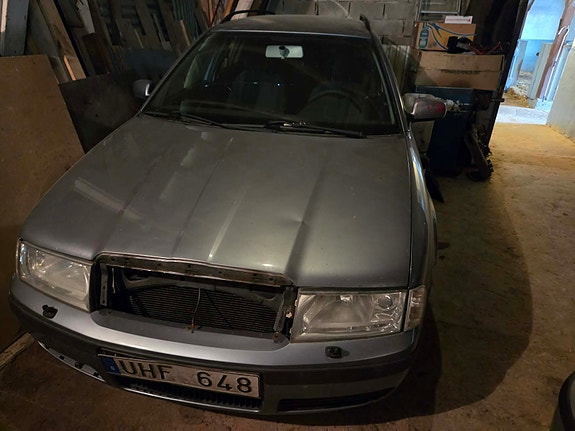 Skoda Octavia 2 of 4