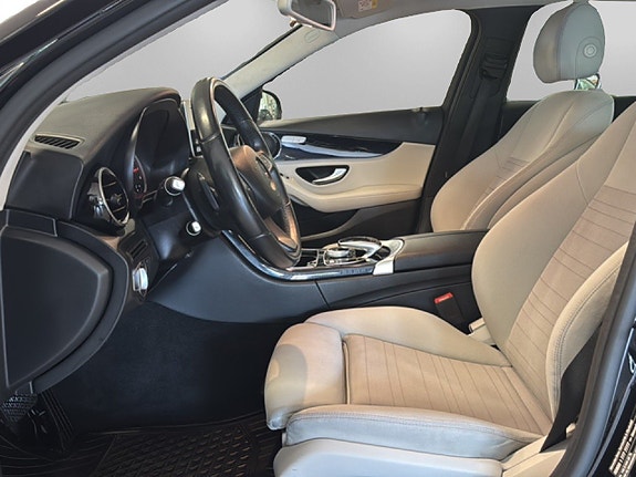 Mercedes-Benz C180 9 of 17