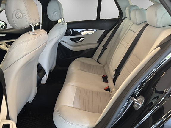Mercedes-Benz C180 10 of 17