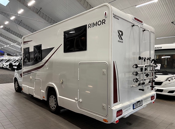 Rimor SWEDEN EDITION Evo 95 PLUS, 12 månaders garanti, 5 färdplatser, B-körkort, Automat, Cykelställ, stort garage, elektrisk taksäng, nyservad, backkamera, 7 bäddplatser. 23 of 30
