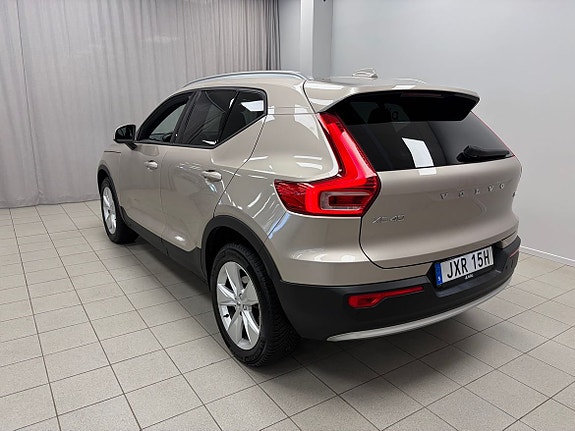 Volvo XC40 3 of 5