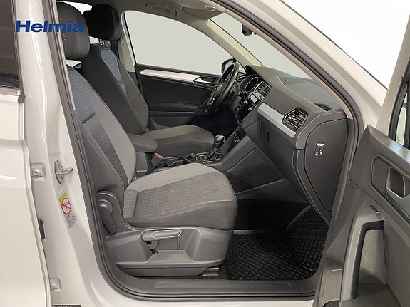 Volkswagen Tiguan 12 of 17