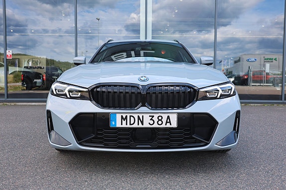 BMW 330e 2 of 5
