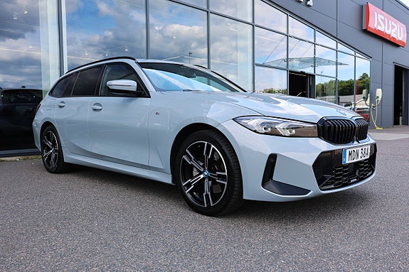 BMW 330e 3 of 5
