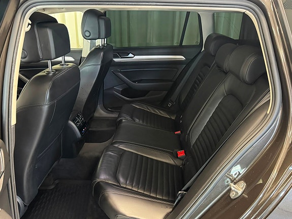 Volkswagen Passat Alltrack 28 of 30