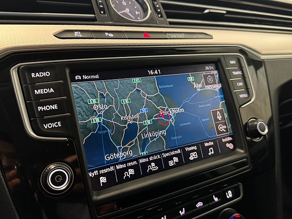 Volkswagen Passat Alltrack 16 of 30