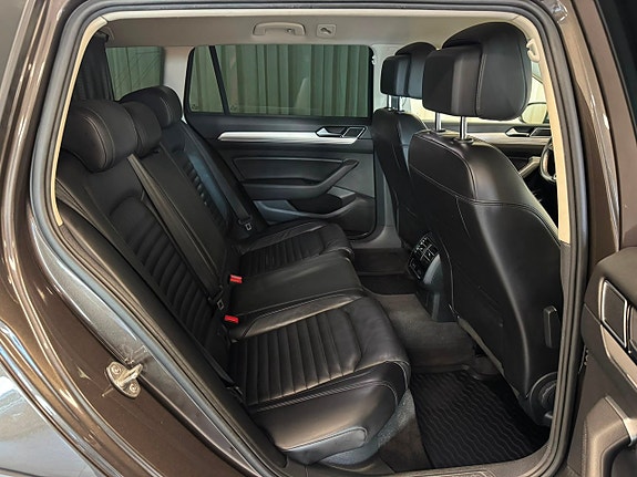 Volkswagen Passat Alltrack 29 of 30