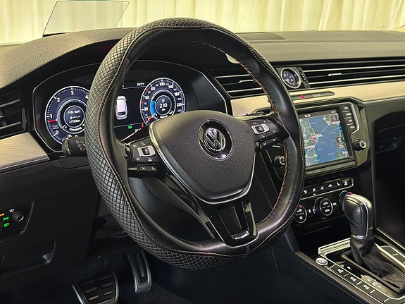 Volkswagen Passat Alltrack 11 of 30