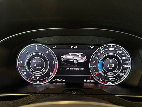 Volkswagen Passat Alltrack 13 of 30