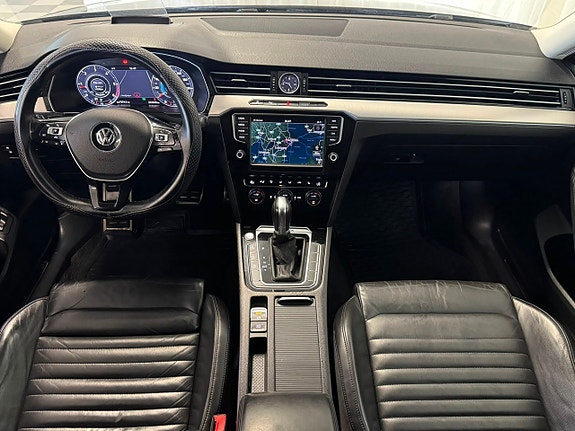 Volkswagen Passat Alltrack 26 of 30