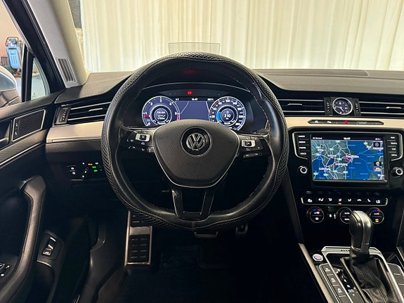 Volkswagen Passat Alltrack 25 of 30