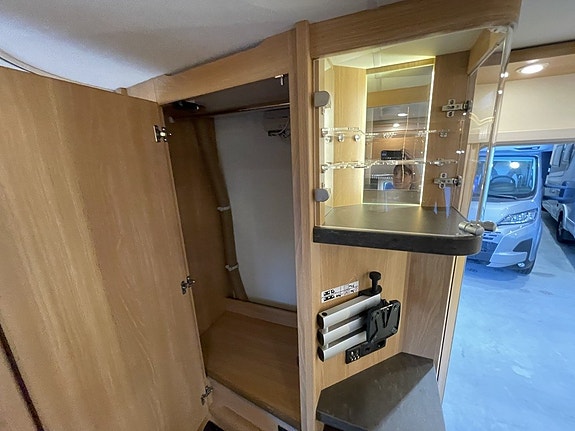 Knaus Sudwind Silver Selection / Truma/4 bäddar/ 1500 kg 8 of 13