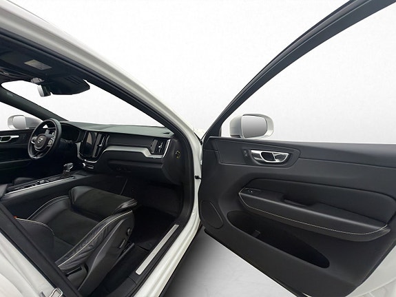 Volvo XC60 16 of 30