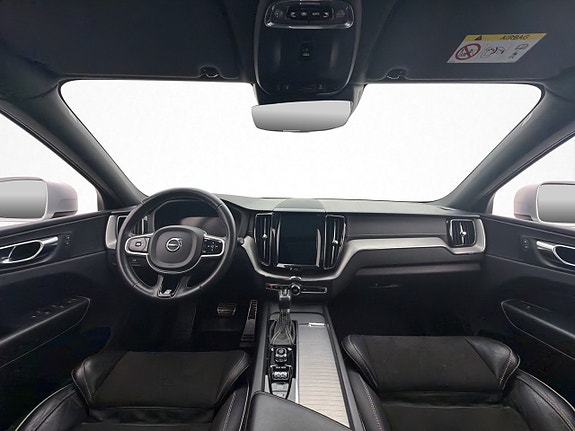 Volvo XC60 13 of 30