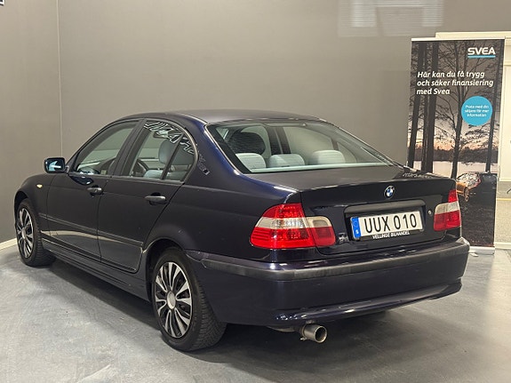 BMW 318i 4 of 5