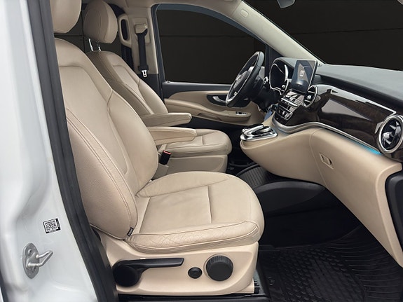 Mercedes-Benz V250 d 30 of 30