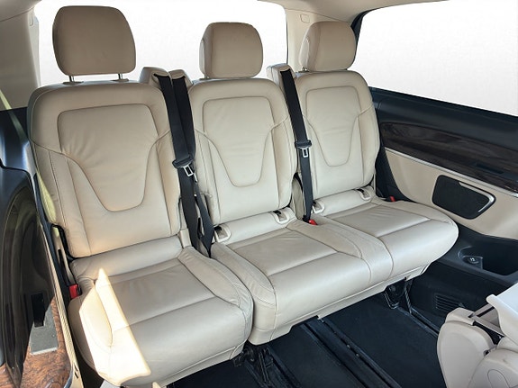 Mercedes-Benz V250 d 28 of 30