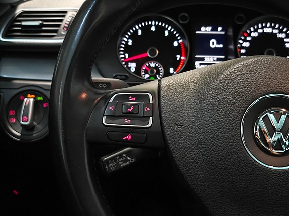 Volkswagen Passat 17 of 24