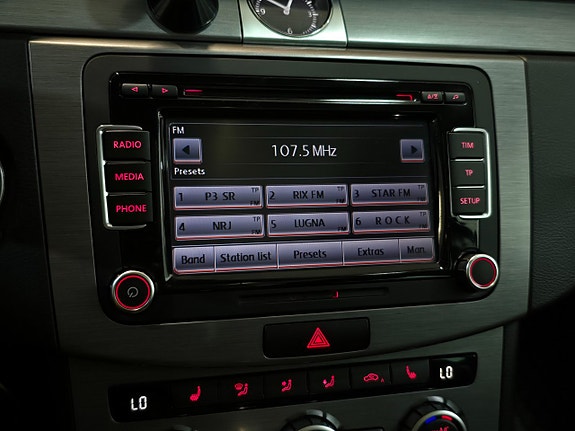 Volkswagen Passat 19 of 24