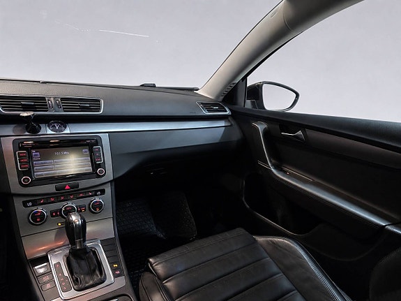 Volkswagen Passat 22 of 24