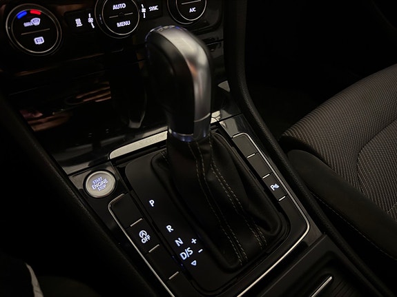 Volkswagen Golf VII 12 of 17