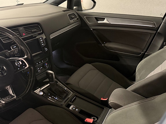 Volkswagen Golf VII 9 of 17