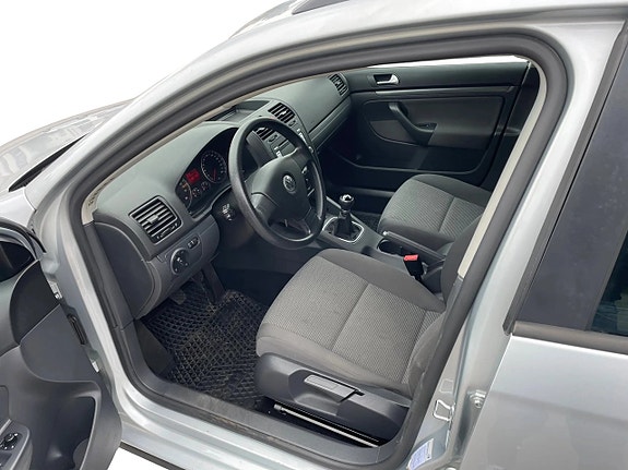 Volkswagen Golf V 9 of 11