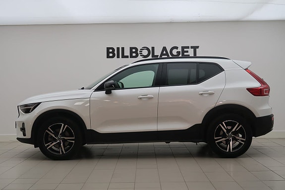 Volvo XC40 2 of 5