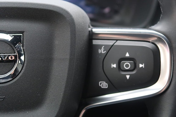 Volvo XC40 10 of 20
