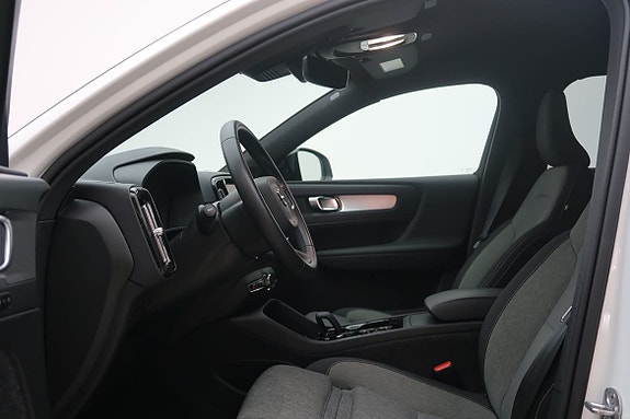 Volvo XC40 4 of 5