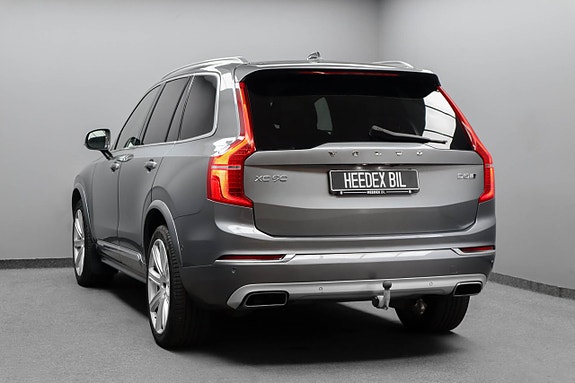 Volvo XC90 2 of 7