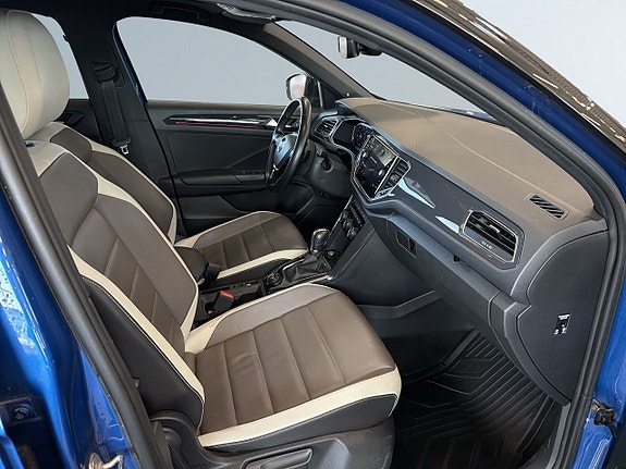 Volkswagen T-Roc 10 of 21