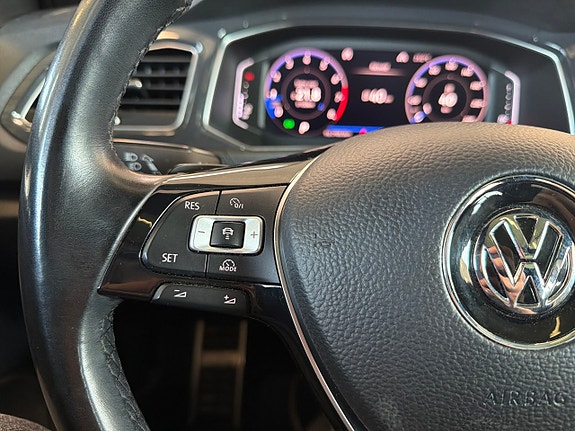 Volkswagen T-Roc 18 of 21