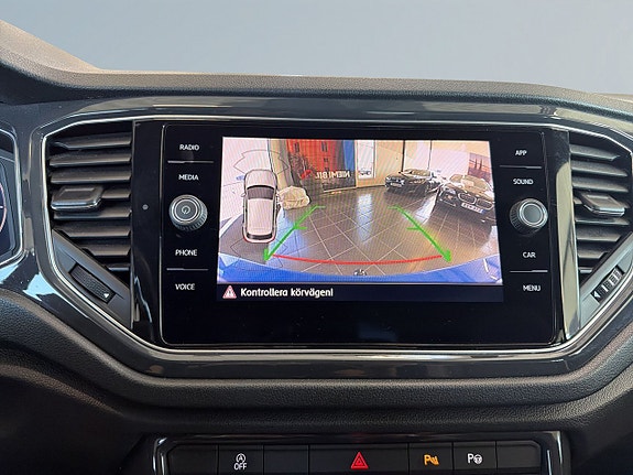 Volkswagen T-Roc 15 of 21