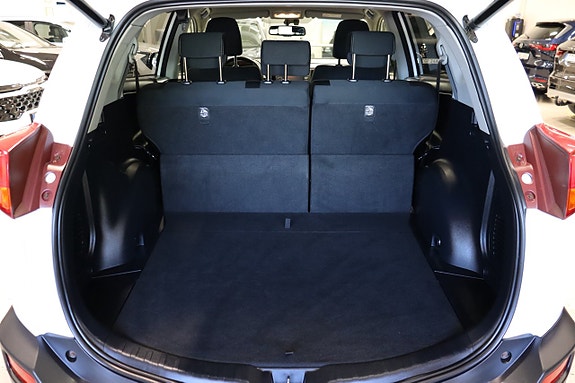 Toyota RAV4 6 of 24