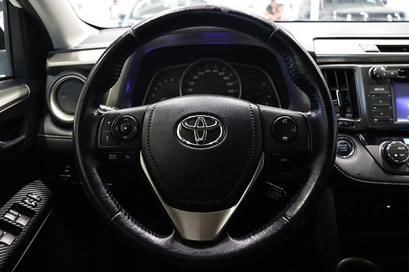 Toyota RAV4 14 of 24