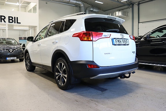 Toyota RAV4 4 of 24