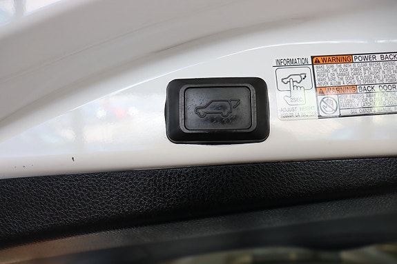 Toyota RAV4 7 of 24