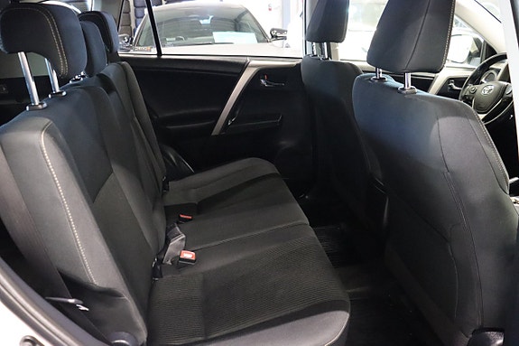 Toyota RAV4 12 of 24