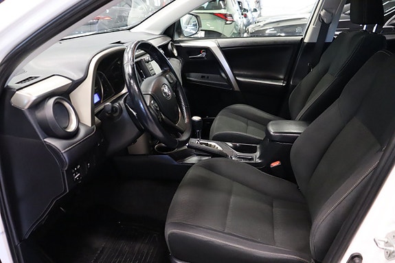 Toyota RAV4 9 of 24